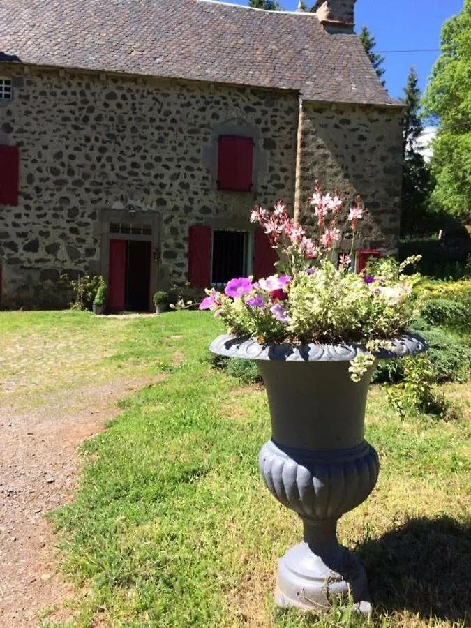 Ferme Des Prades Bed & Breakfast Landeyrat